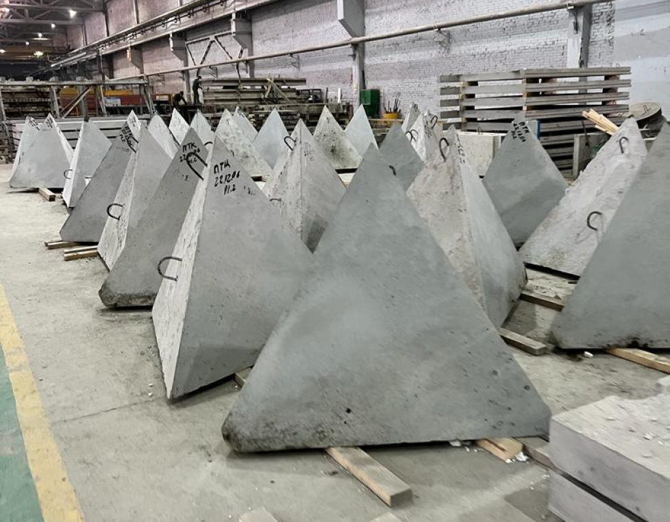 Противотанковый надолб