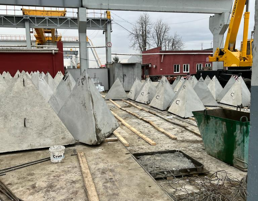 Противотанковый надолб