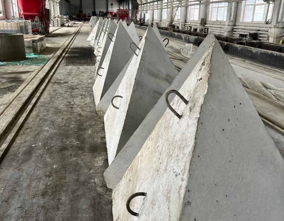 Противотанковый надолб