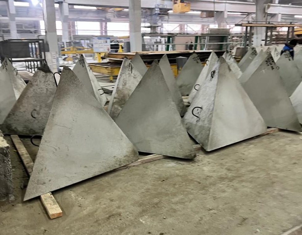 Противотанковый надолб